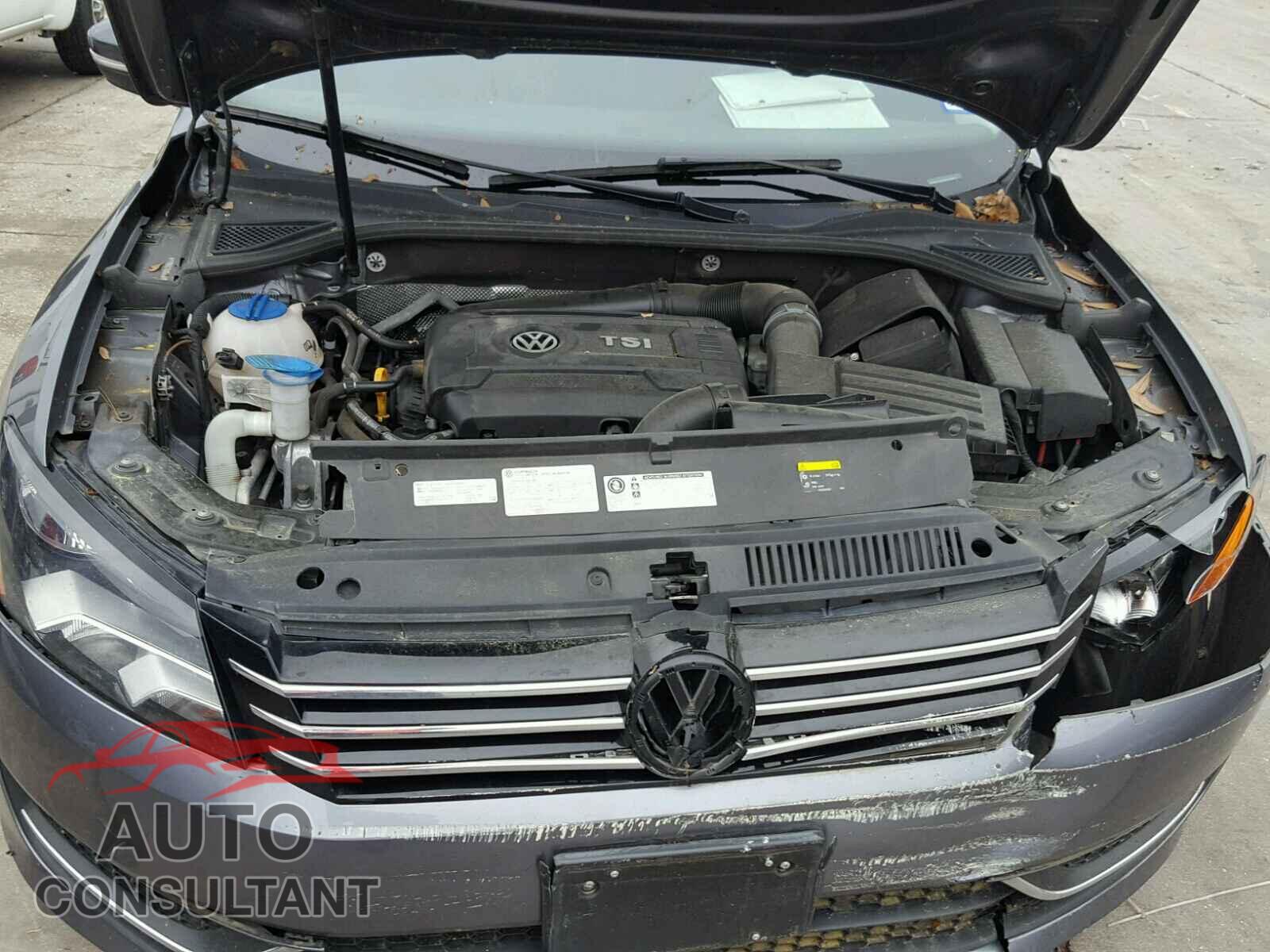 VOLKSWAGEN PASSAT 2015 - 1VWAT7A33FC048917