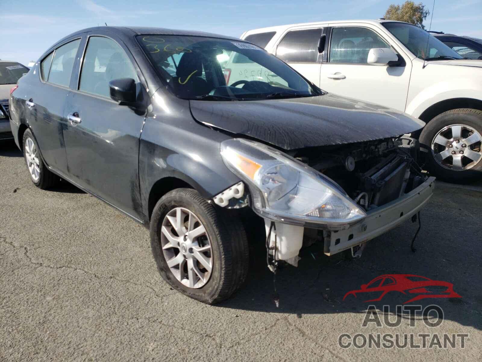 NISSAN VERSA 2018 - 3N1CN7AP3JL801063