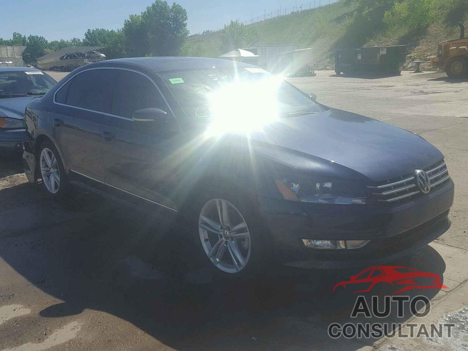VOLKSWAGEN PASSAT 2015 - 1VWCV7A38FC053128
