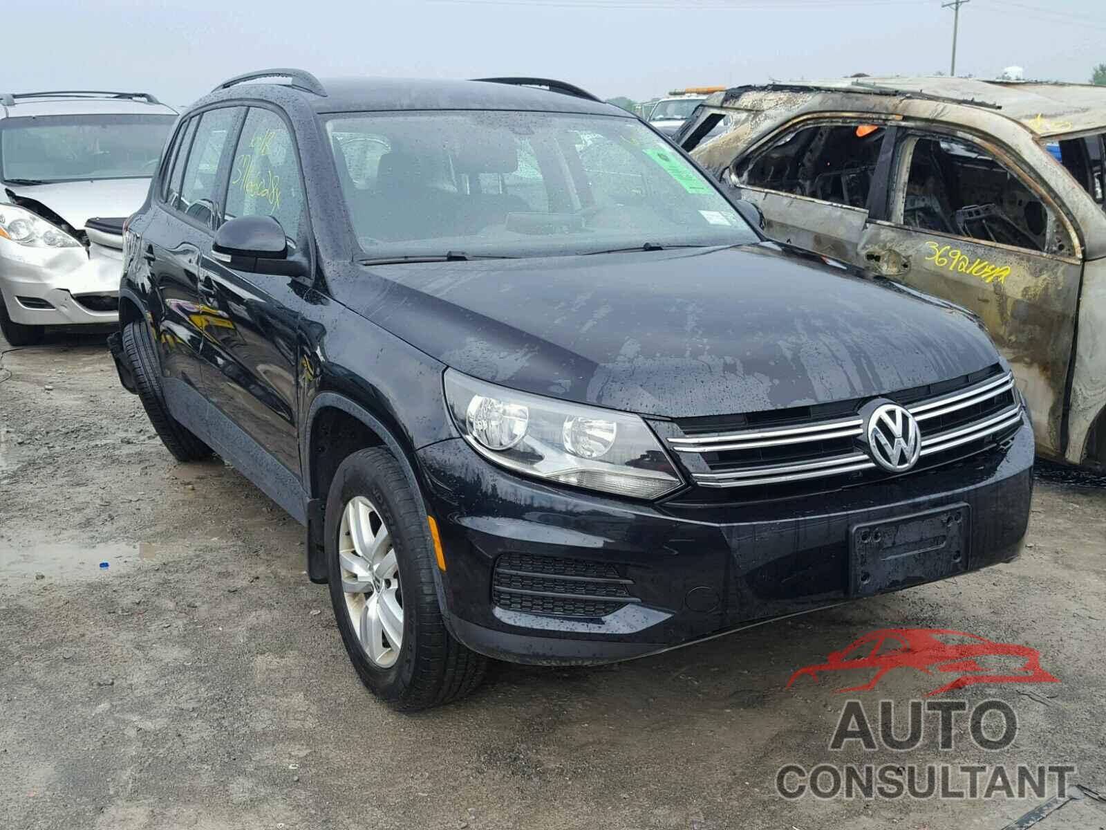 VOLKSWAGEN TIGUAN 2017 - WVGBV7AX7HW511871