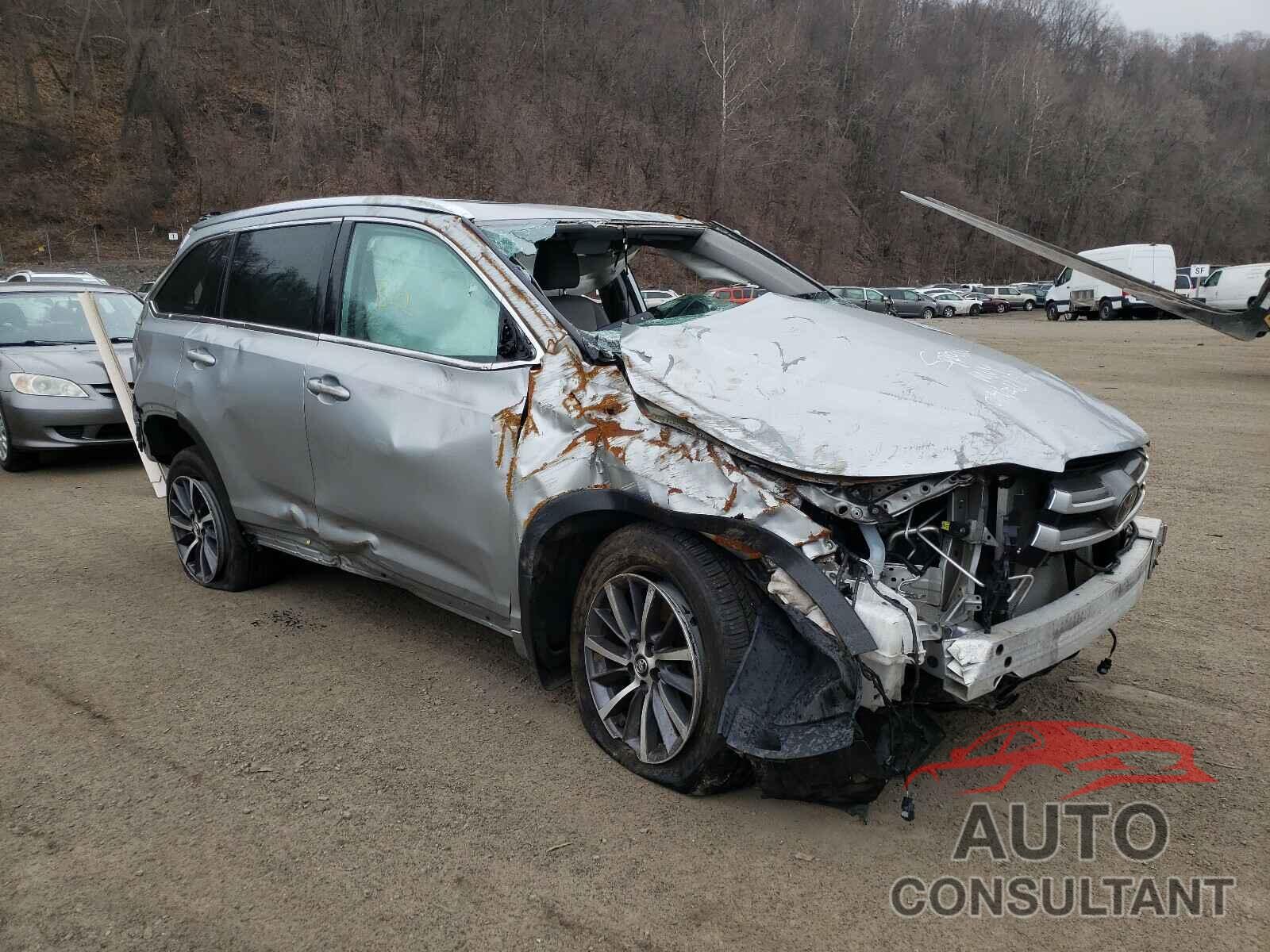 TOYOTA HIGHLANDER 2018 - 5TDJZRFH3JS872361