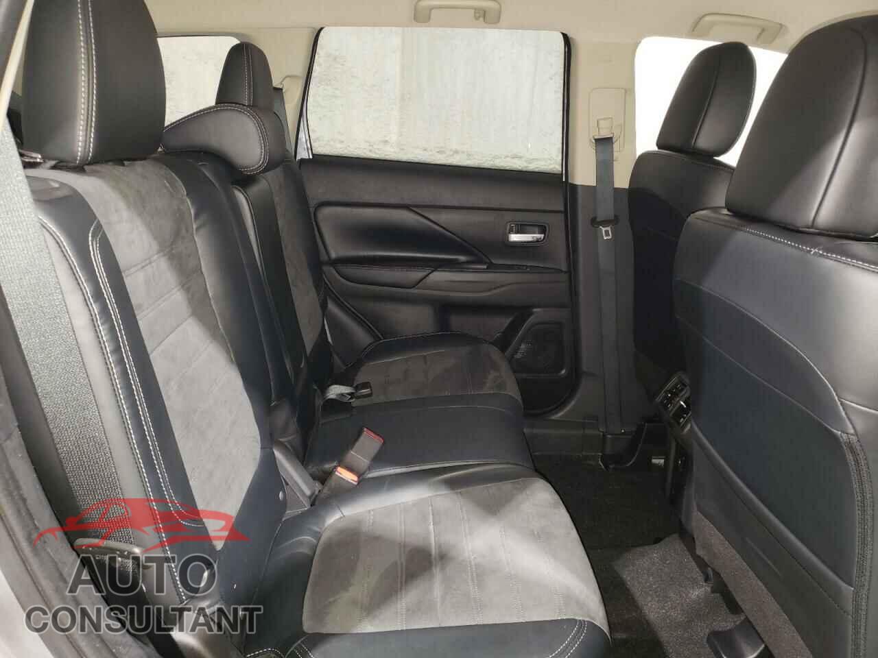 MITSUBISHI OUTLANDER 2019 - JA4AZ3A33KZ011913