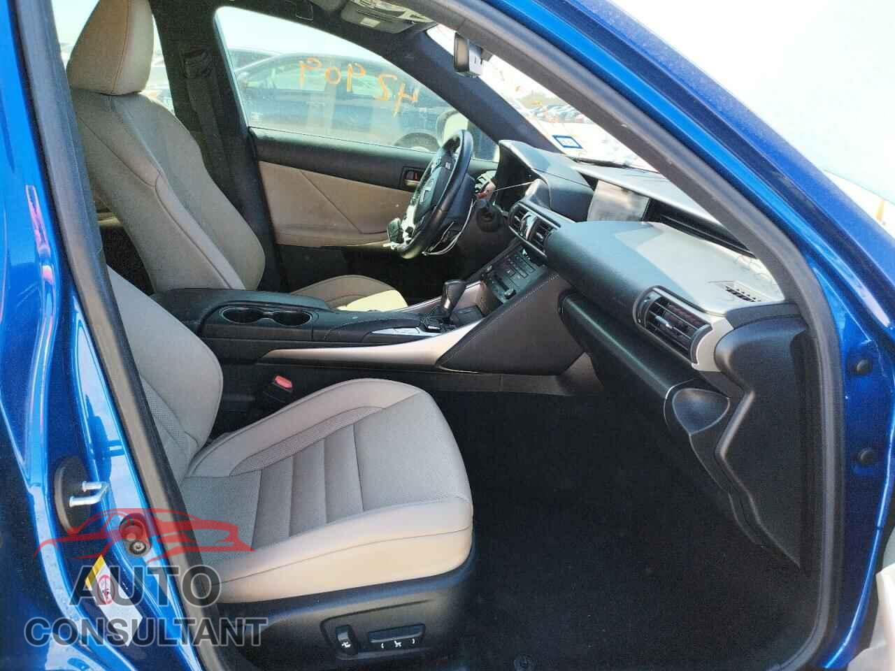 LEXUS IS 2018 - JTHBA1D24J5080025