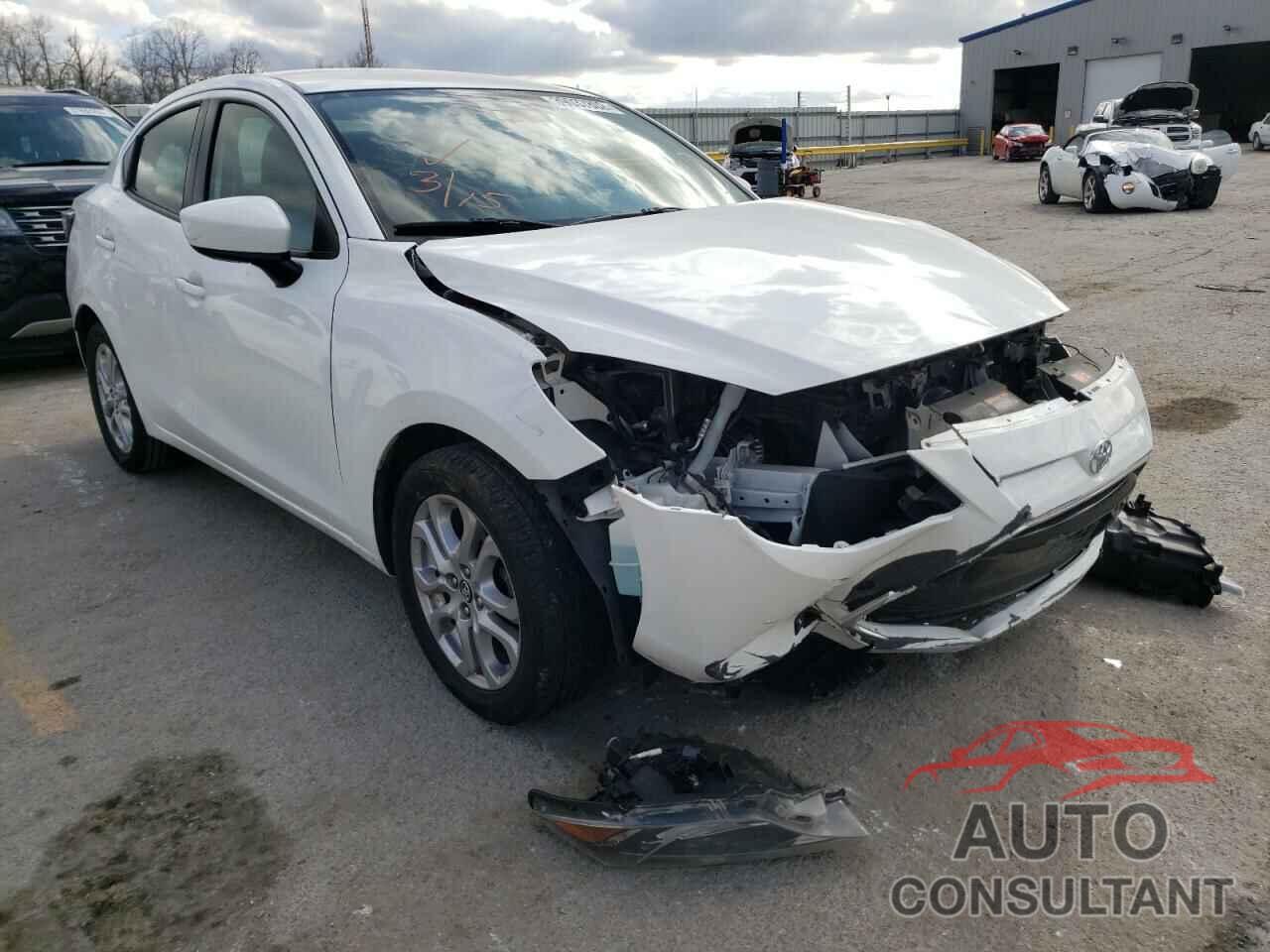 TOYOTA YARIS 2017 - 3MYDLBYV1HY166132