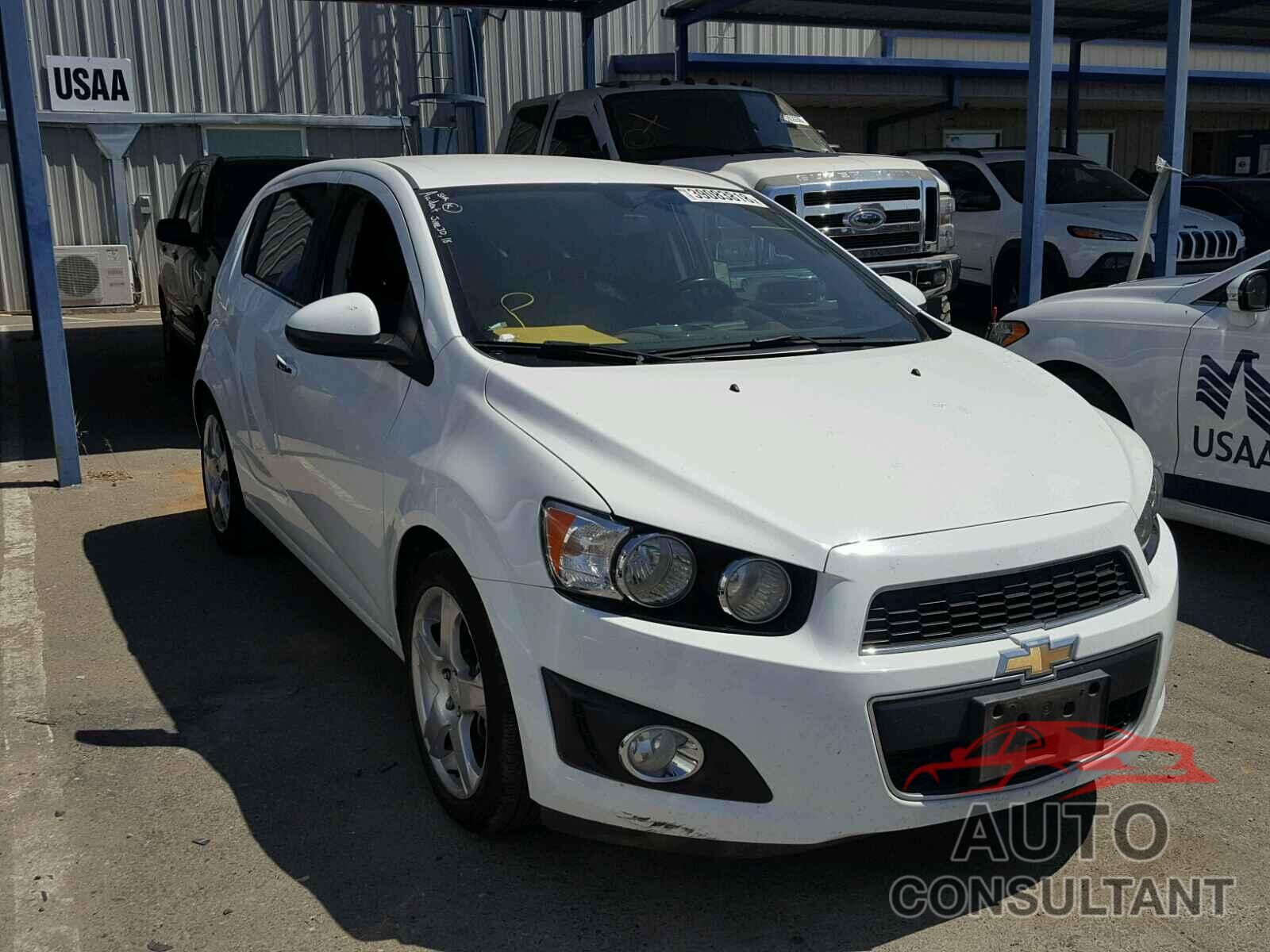 CHEVROLET SONIC 2015 - 1G1JE6SB2F4105396