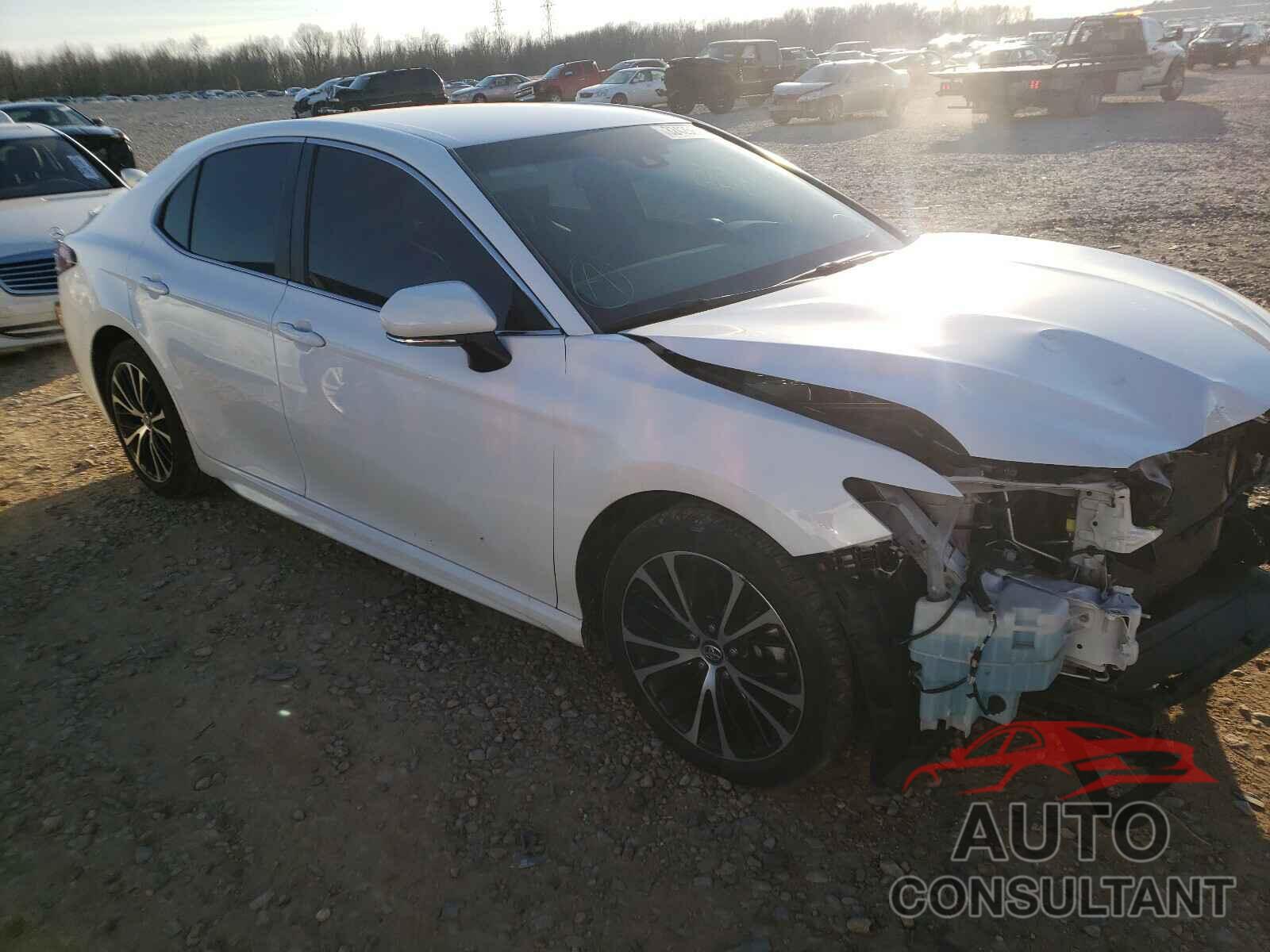 TOYOTA CAMRY 2018 - 4T1B11HK1JU032009