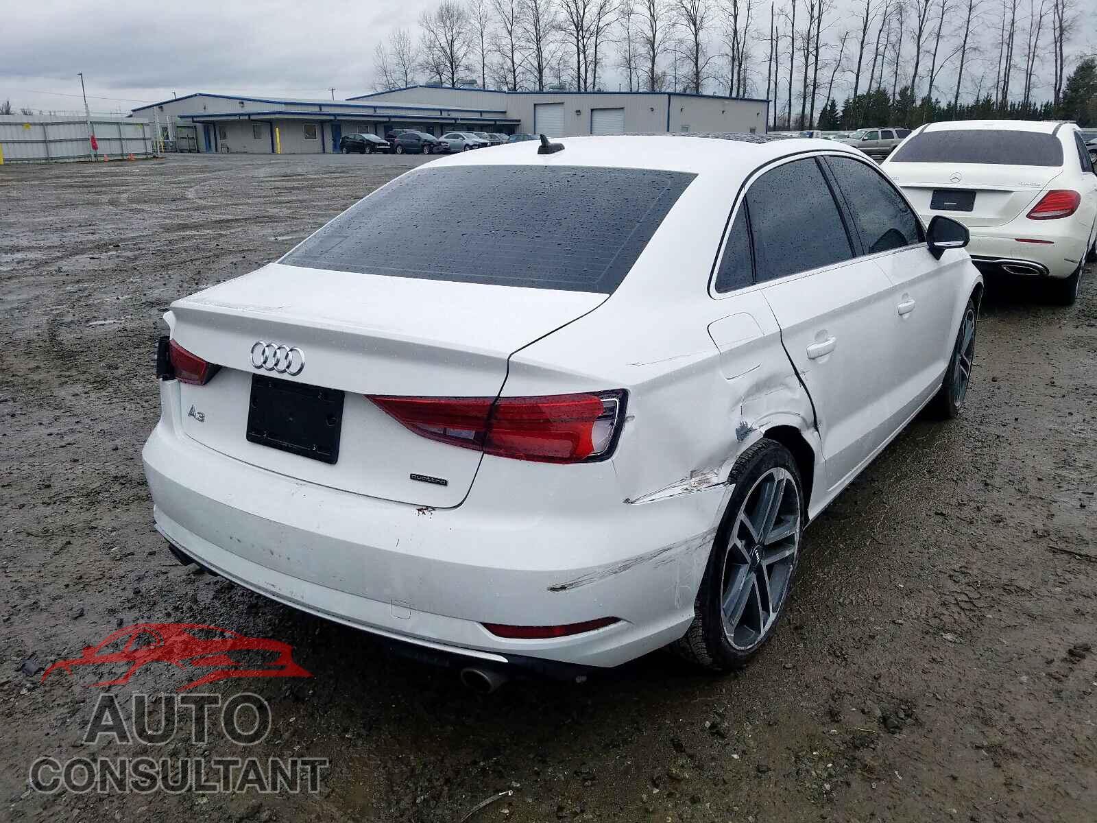 AUDI A3 2019 - WAUBEGFF6KA083233