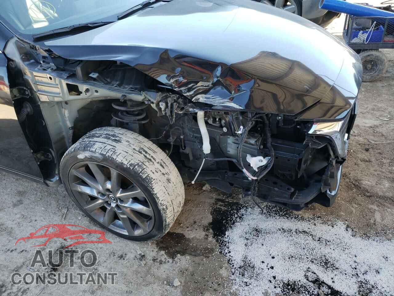 MAZDA 3 2018 - 3MZBN1V33JM199284