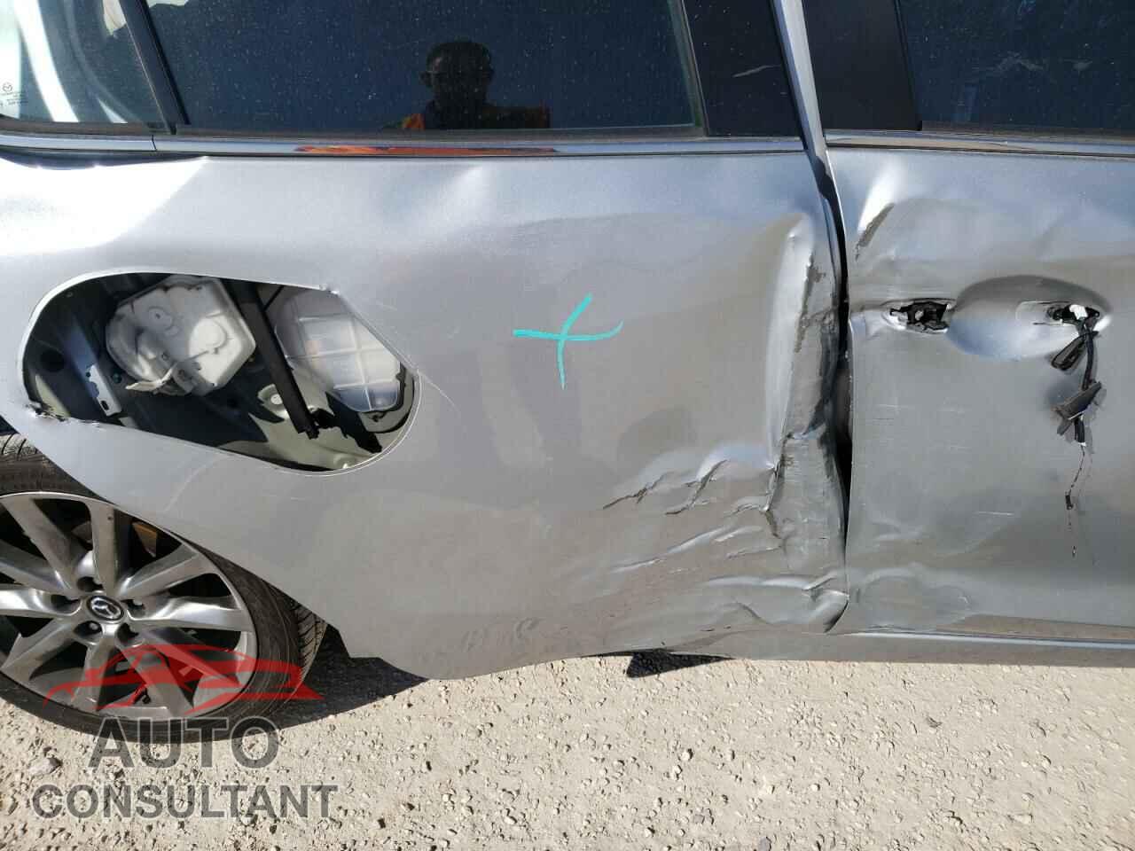 MAZDA 3 2018 - 3MZBN1L35JM255678
