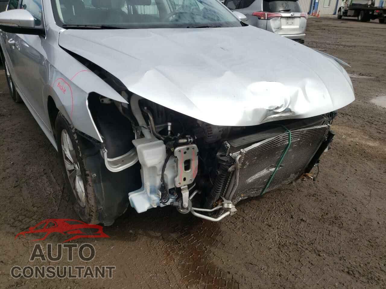 VOLKSWAGEN PASSAT 2017 - 1VWAT7A30HC078962