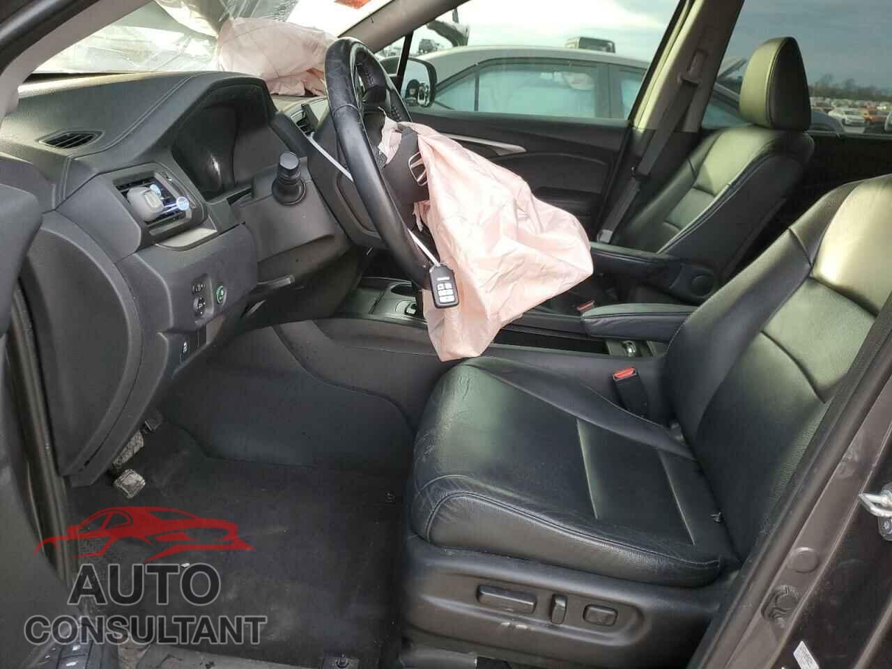 HONDA PILOT 2019 - 5FNYF5H5XKB011123