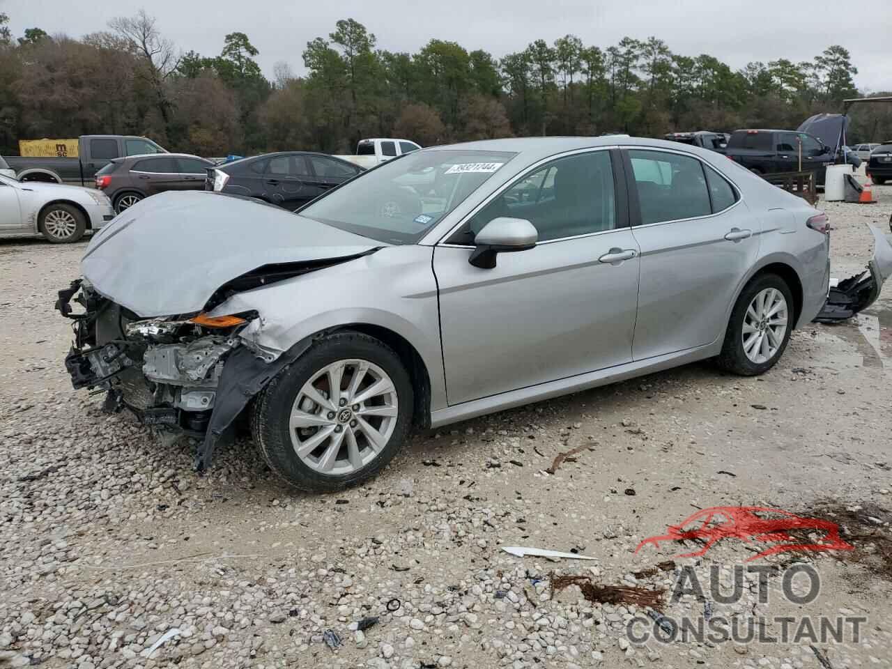 TOYOTA CAMRY 2022 - 4T1C11AK3NU499260