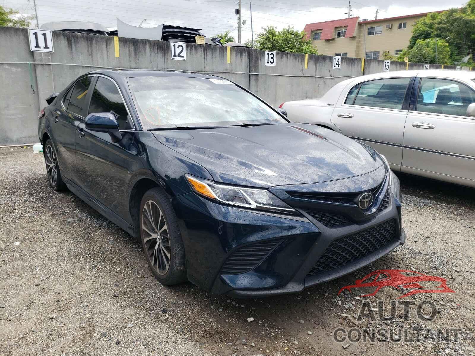 TOYOTA CAMRY 2018 - 4T1B11HK8JU612387