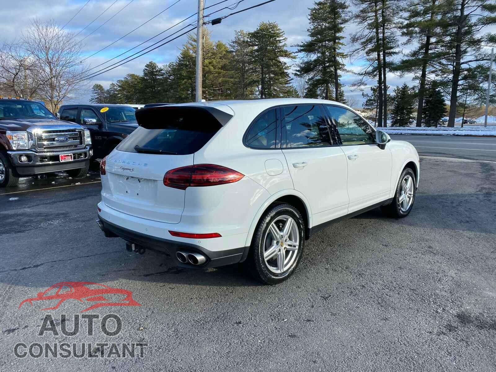 PORSCHE CAYENNE 2016 - WP1AB2A29GLA93425