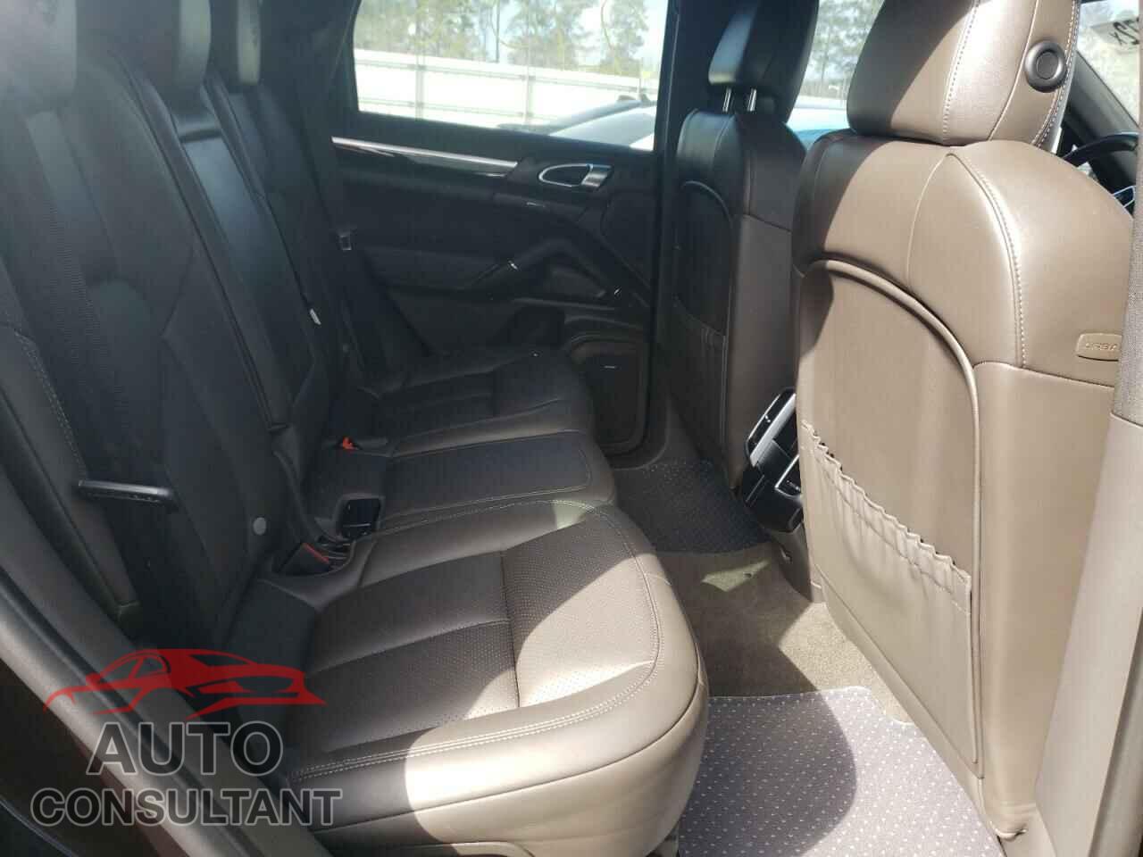 PORSCHE CAYENNE 2017 - WP1AA2A28HKA85360