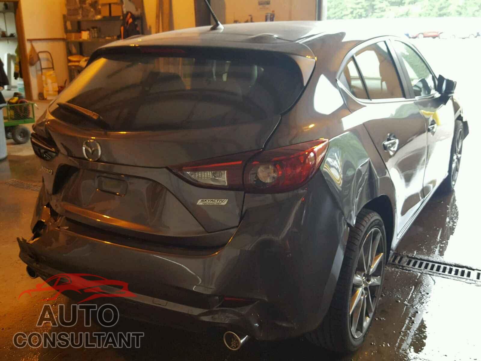 MAZDA 3 2018 - 3MZBN1L39JM186705