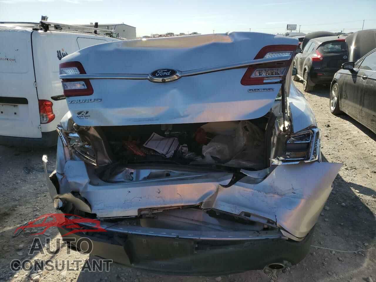 FORD TAURUS 2018 - 1FAHP2D86JG103142