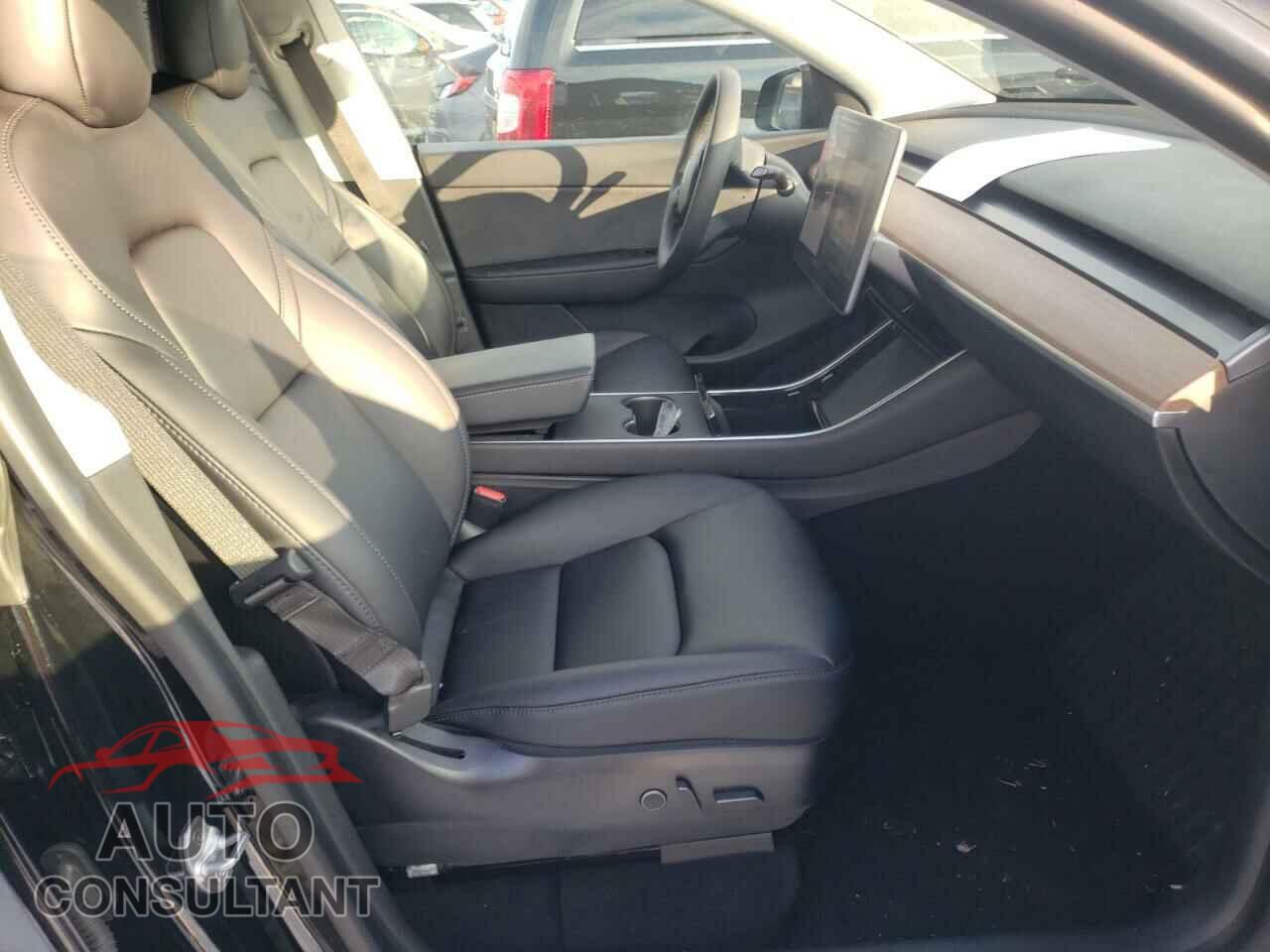 TESLA MODEL Y 2021 - 5YJYGDED1MF107454