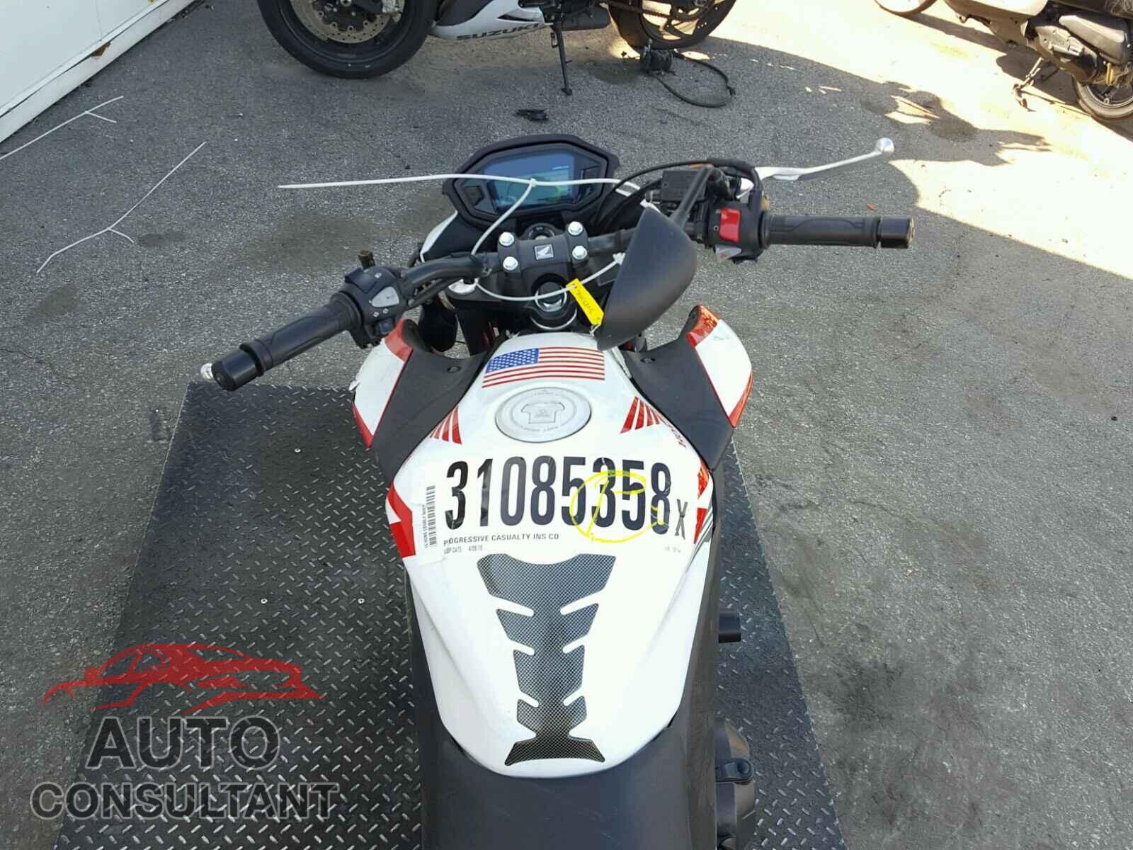 HONDA CB CYCLE 2015 - MLHPC4514F5200144