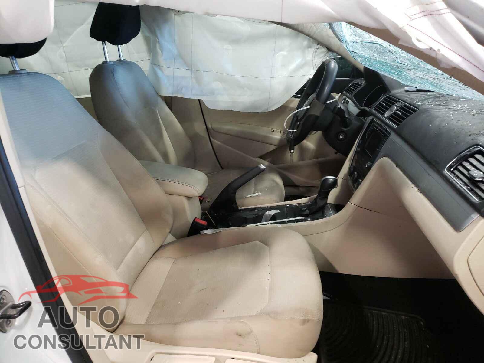 VOLKSWAGEN PASSAT 2017 - 1VWAT7A3XHC006330