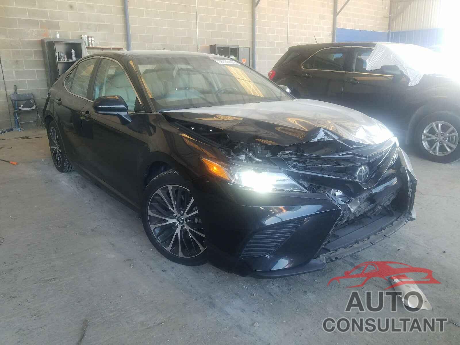 TOYOTA CAMRY 2018 - 4T1B11HK8JU027695