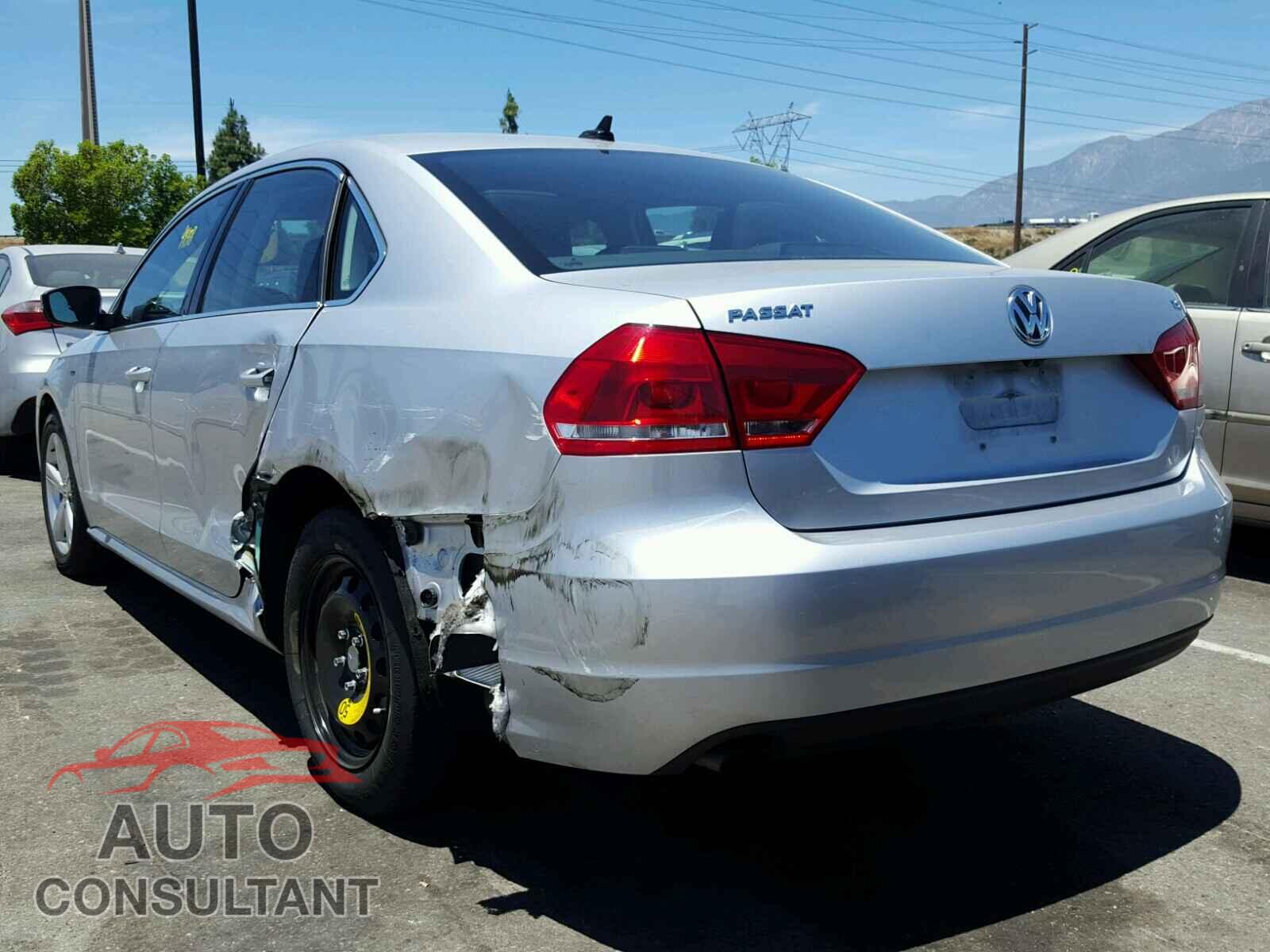 VOLKSWAGEN PASSAT 2015 - 1VWAT7A35FC096581