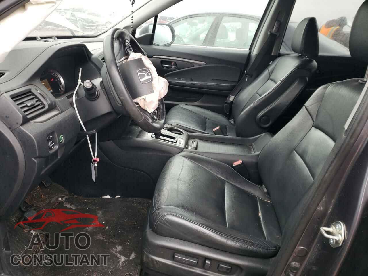 HONDA PILOT 2017 - 5FNYF6H53HB026514