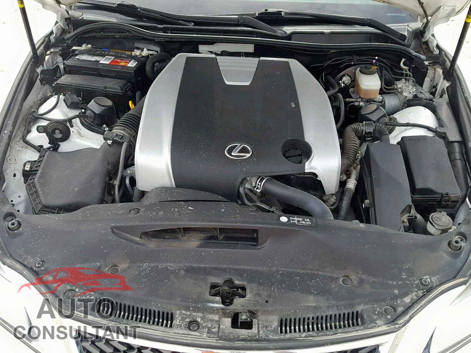 LEXUS IS 2014 - JTHBE1D20E5011858