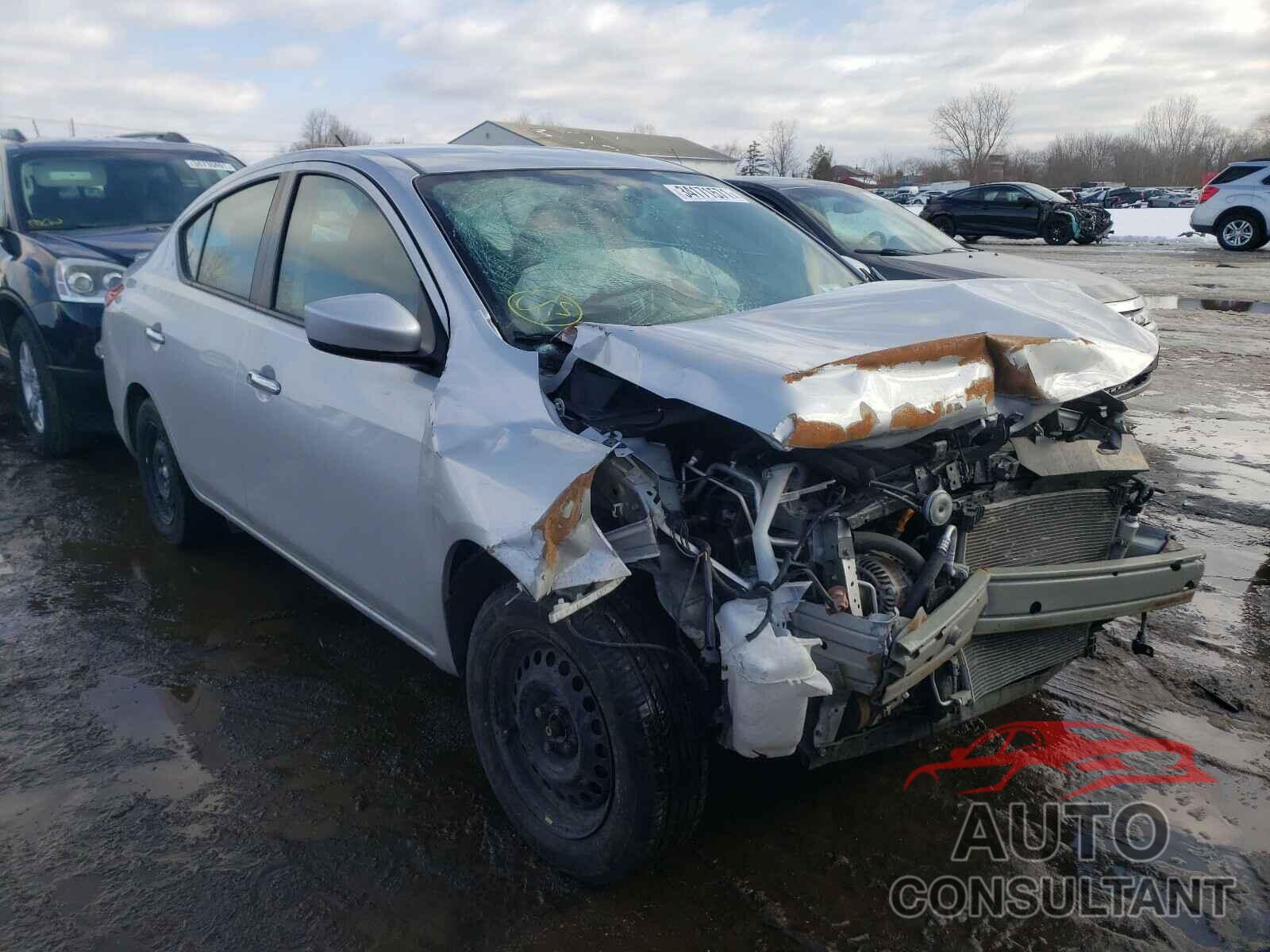 NISSAN VERSA 2018 - 3N1CN7AP8JL851392
