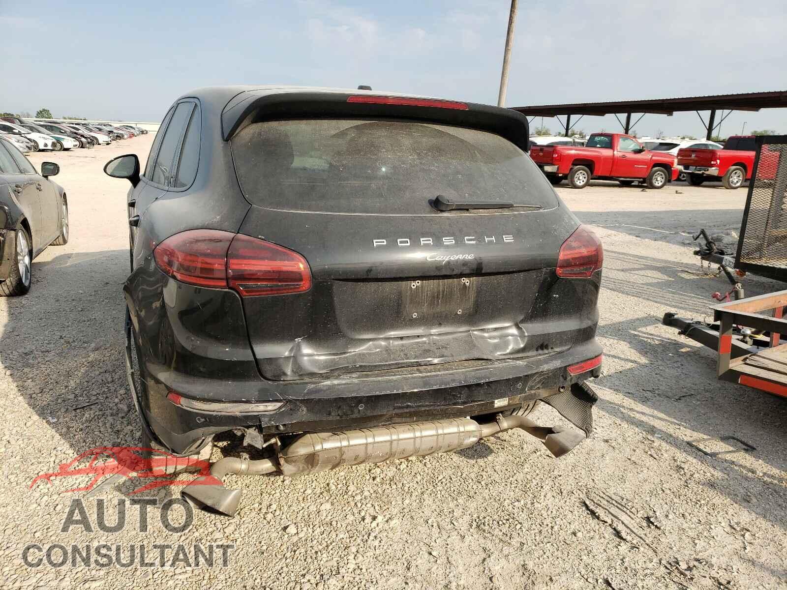 PORSCHE CAYENNE 2016 - WP1AA2A25GKA15636