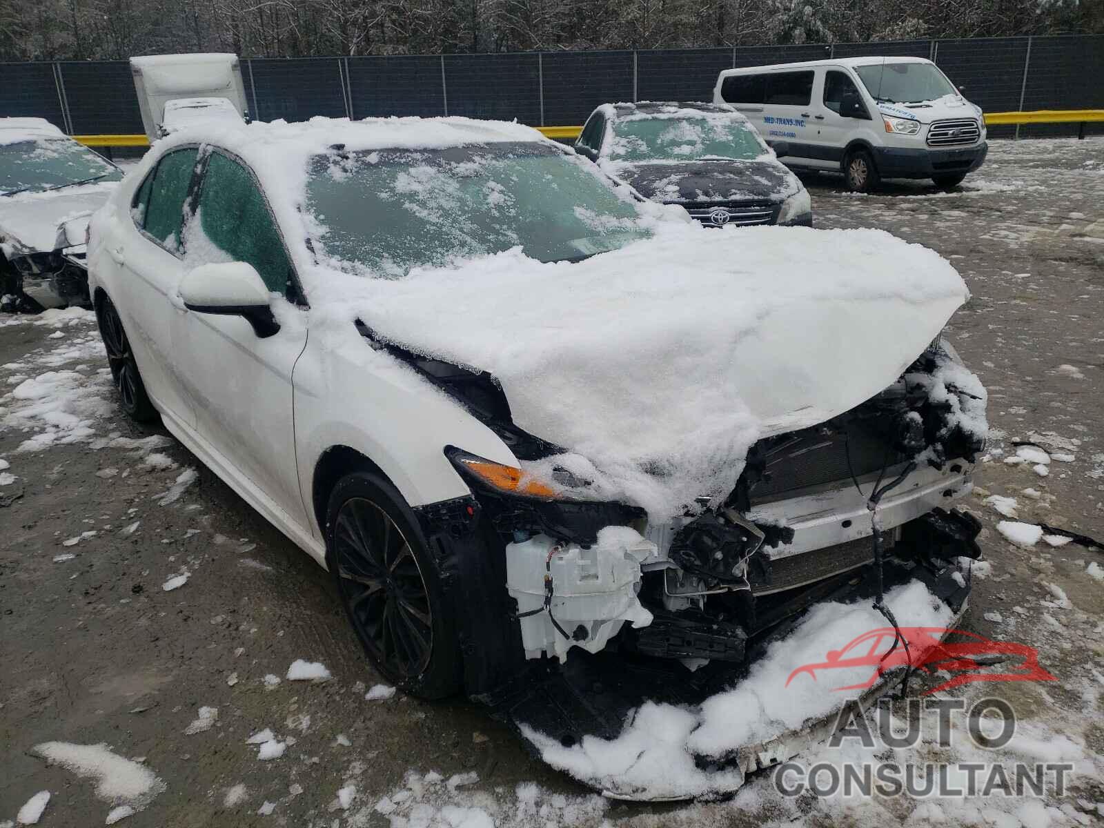 TOYOTA CAMRY 2018 - 4T1B11HK1JU109462