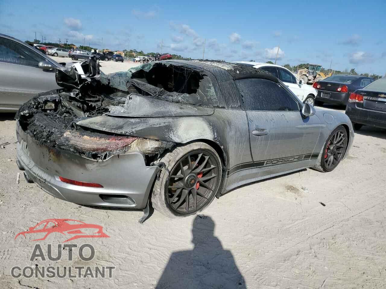 PORSCHE 911 2018 - WP0BB2A92JS134302