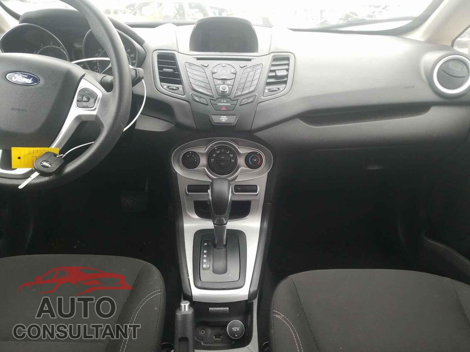 FORD FIESTA 2017 - 3FADP4EJ9HM131934