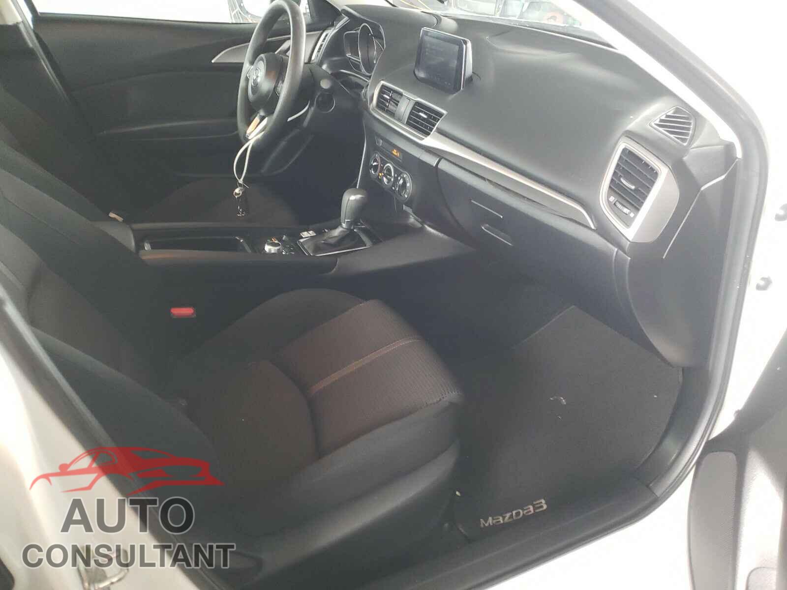 MAZDA 3 2017 - 3MZBN1U71HM107832