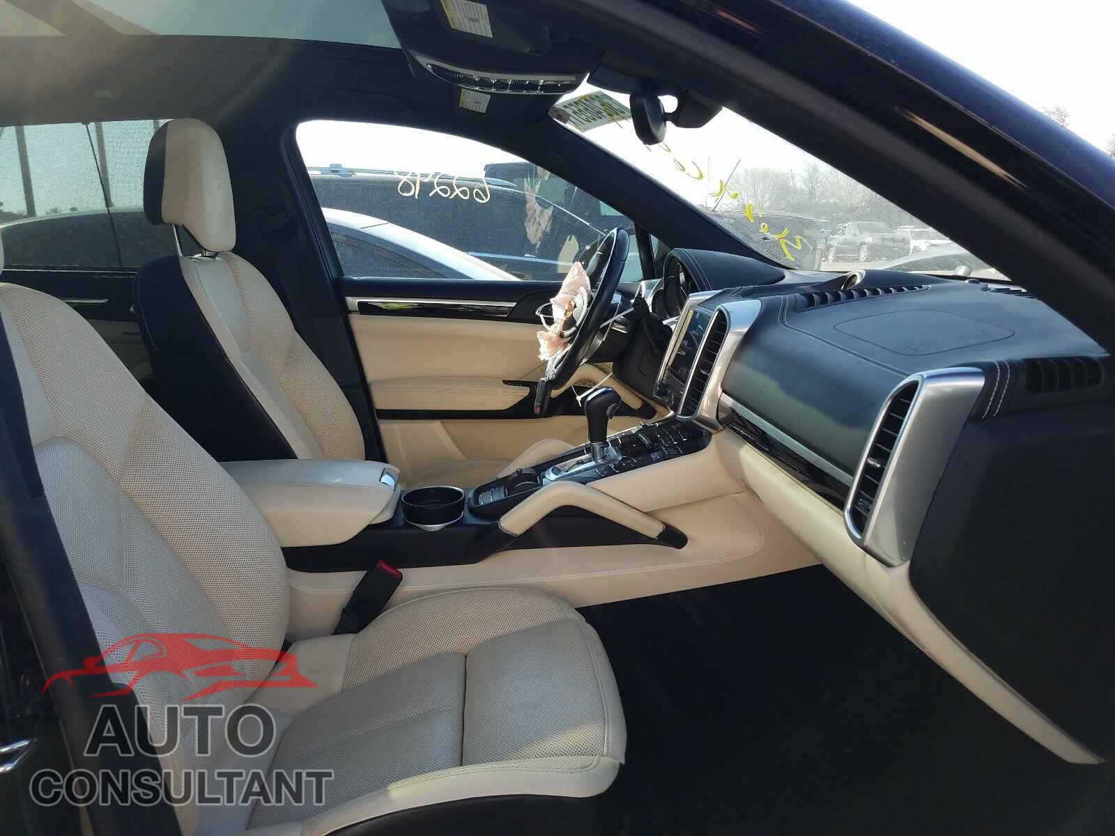 PORSCHE CAYENNE 2017 - WP1AA2A29HKA87442