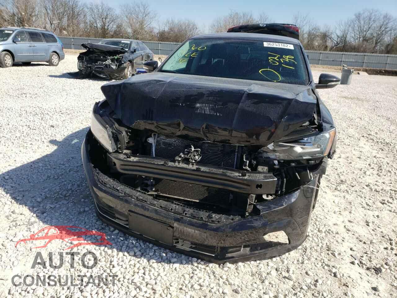 VOLKSWAGEN PASSAT 2017 - 1VWAT7A35HC021138