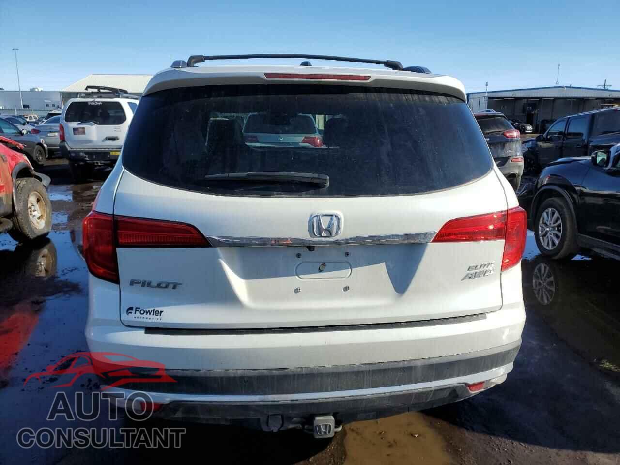 HONDA PILOT 2017 - 5FNYF6H06HB040380