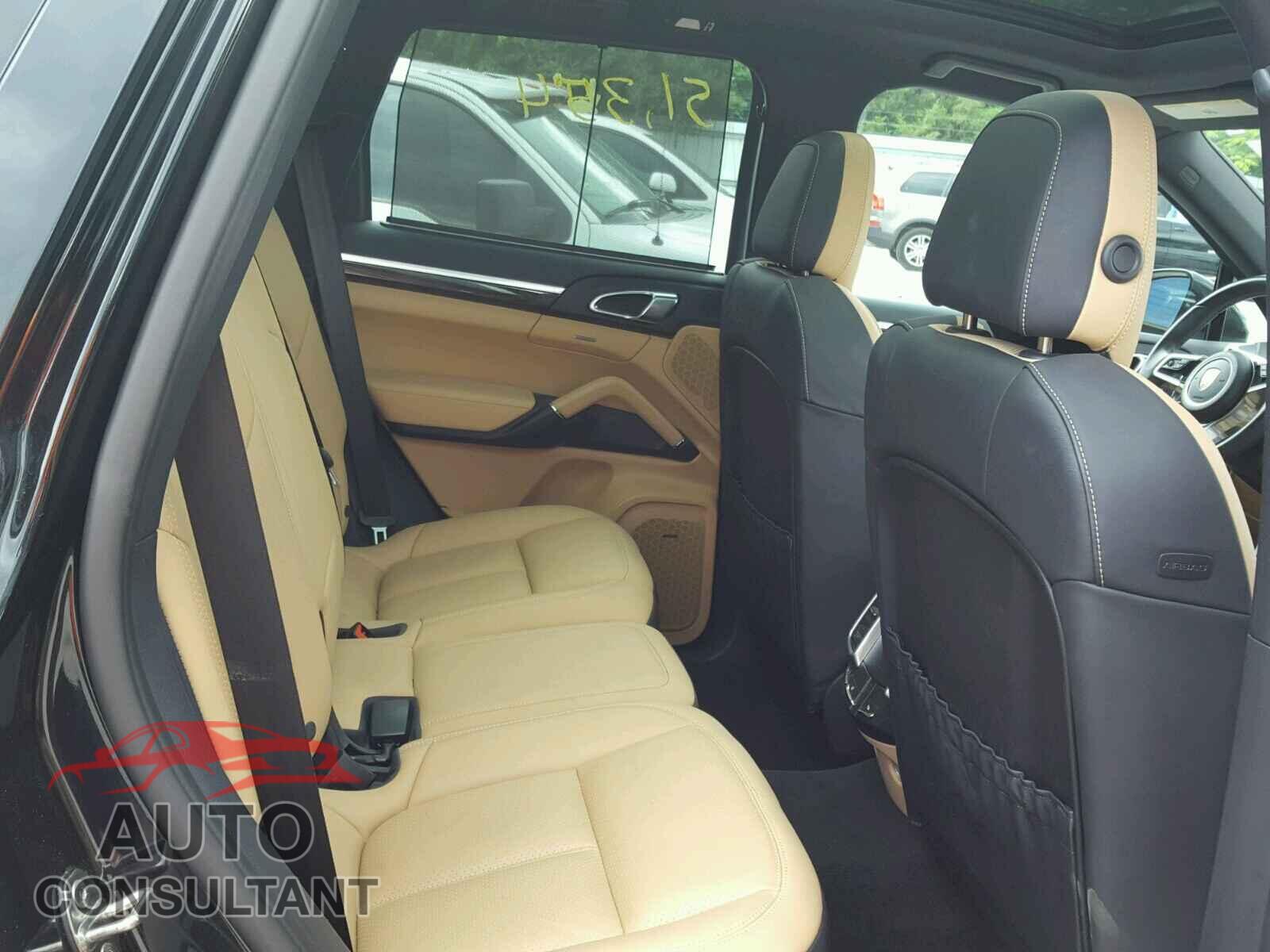 PORSCHE CAYENNE 2016 - WP1AA2A28GKA08065
