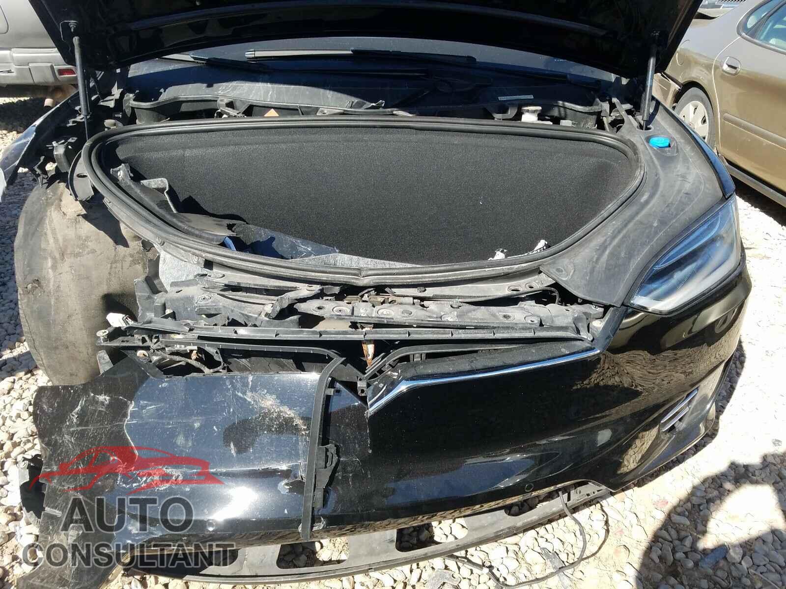 TESLA MODEL X 2016 - 5YJXCBE24GF004933