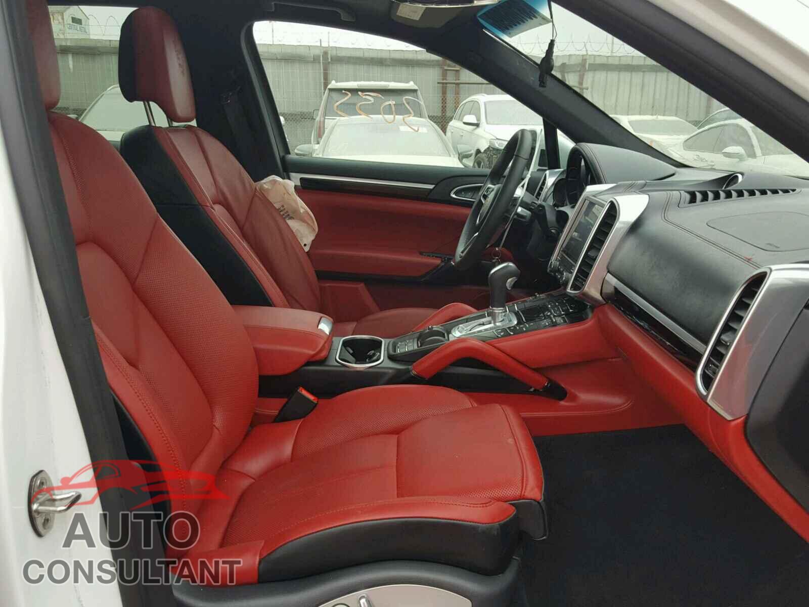 PORSCHE CAYENNE 2018 - WP1AA2A24JKA04294
