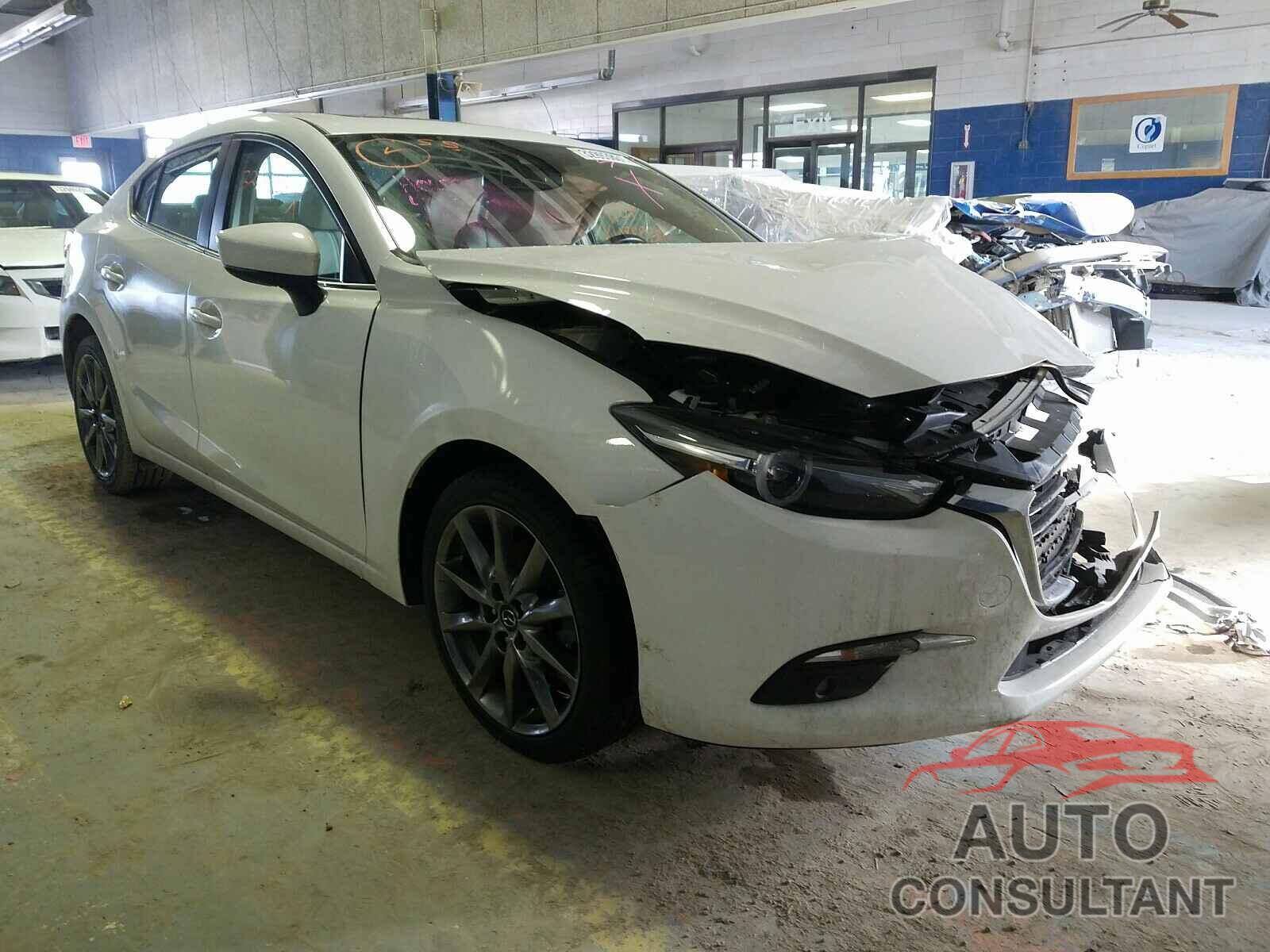 MAZDA 3 2018 - 3MZBN1W32JM220298