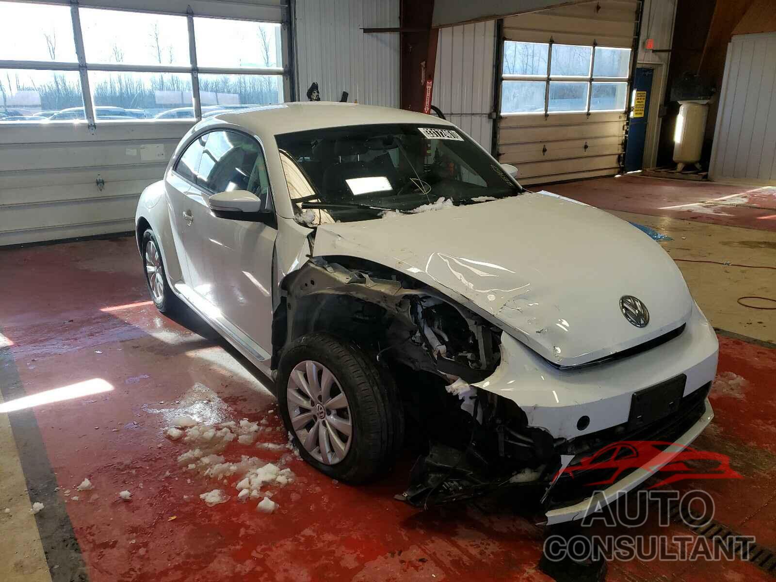 VOLKSWAGEN BEETLE 2019 - 3VWFD7ATXKM709094