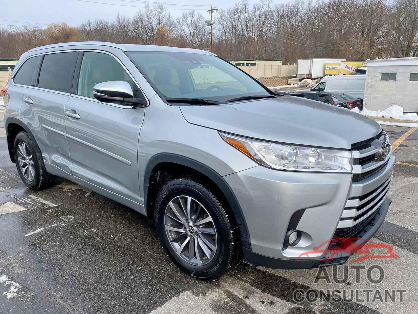 TOYOTA HIGHLANDER 2018 - 5TDJZRFH4JS528389