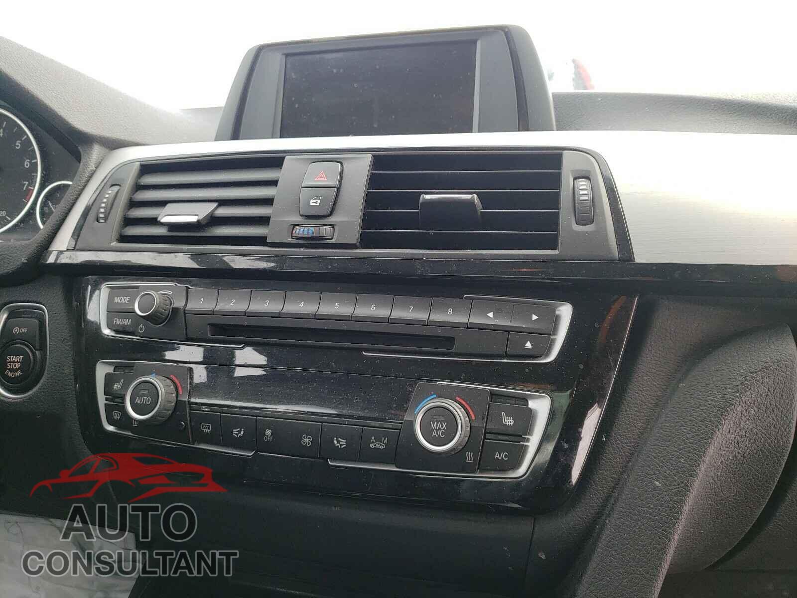 BMW 3 SERIES 2017 - WBA8A3C36HA066935