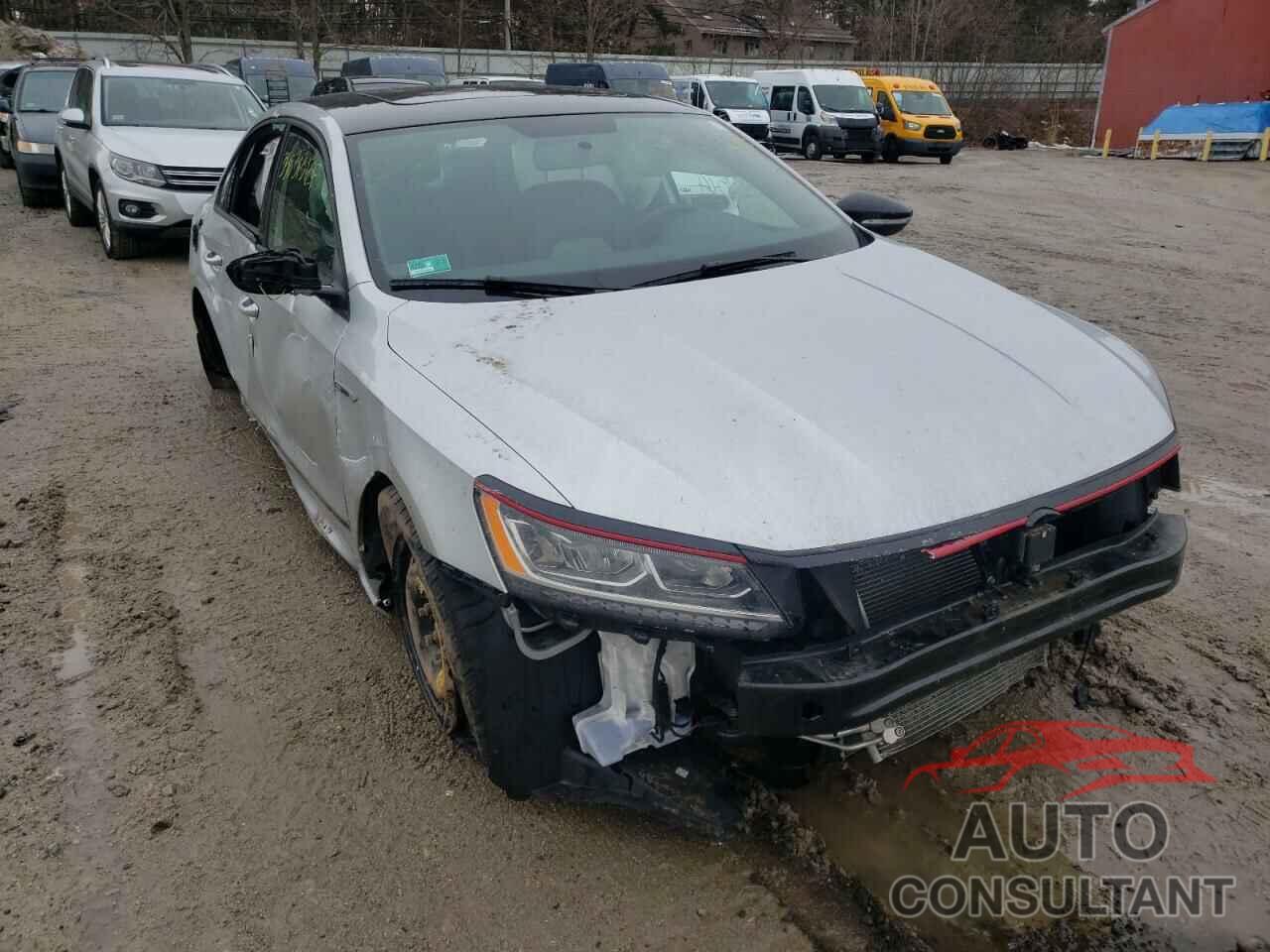 VOLKSWAGEN PASSAT 2018 - 1VWJM7A31JC050994