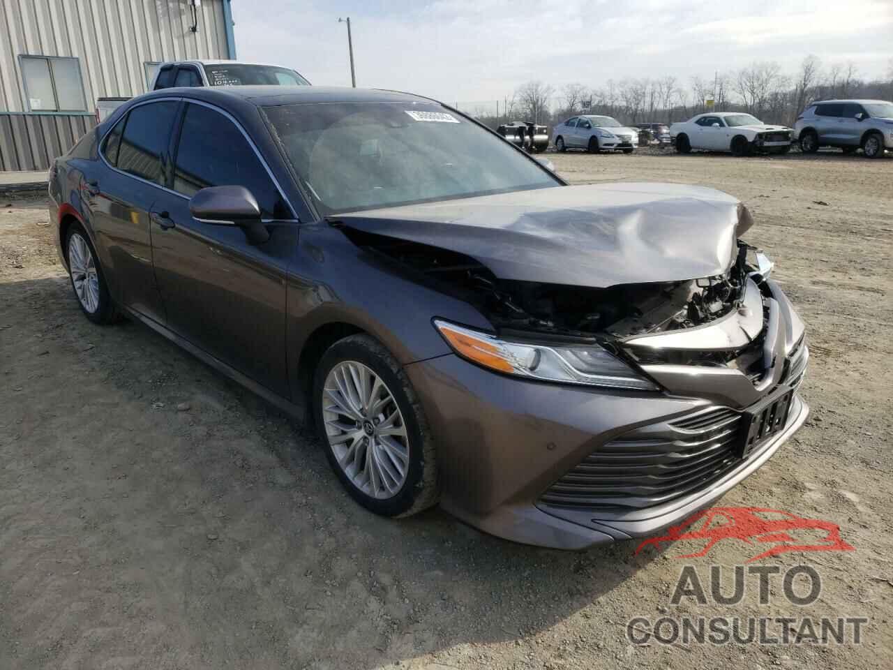 TOYOTA CAMRY 2018 - 4T1B11HK8JU048918