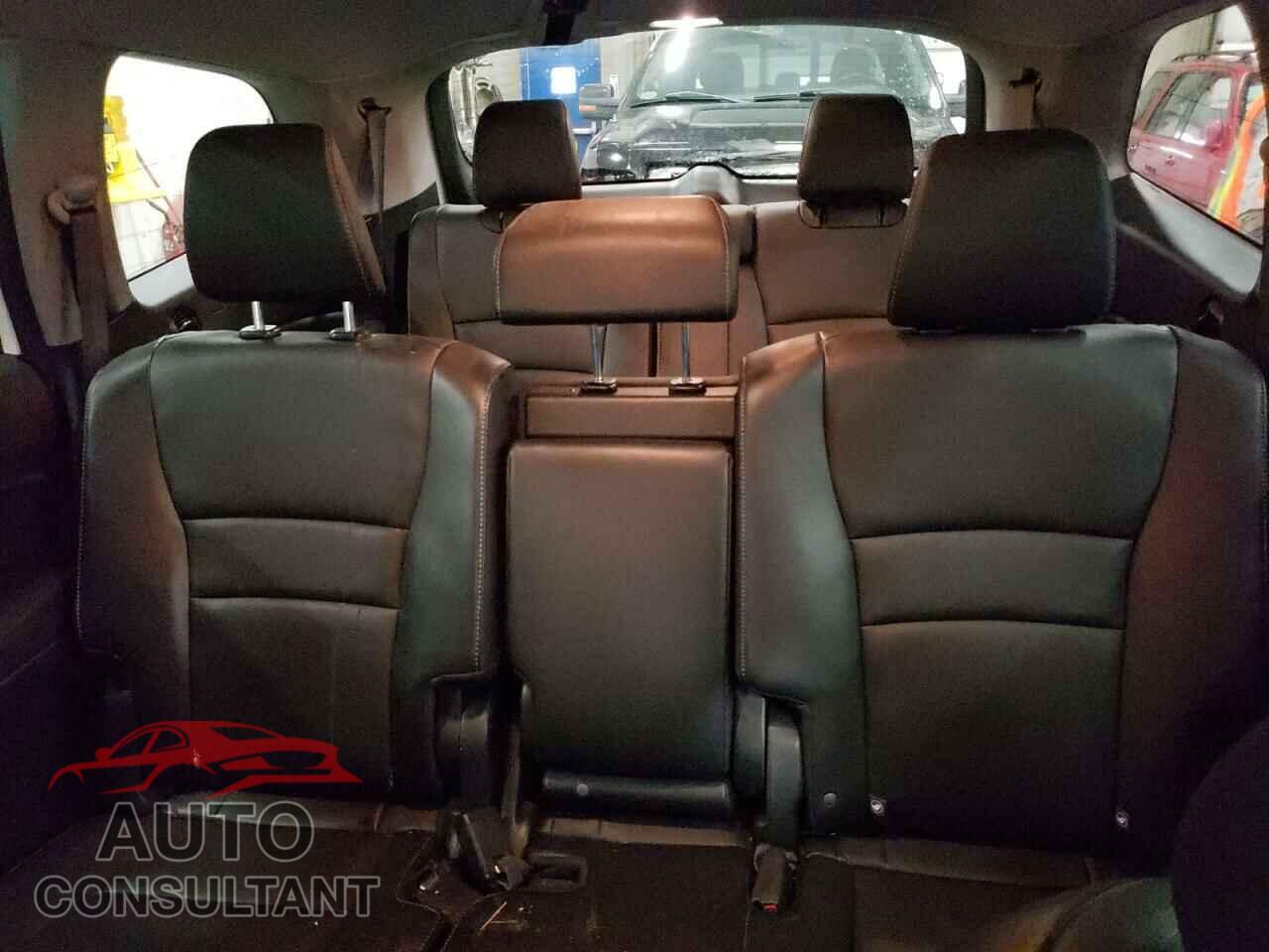 HONDA PILOT 2018 - 5FNYF6H70JB022797