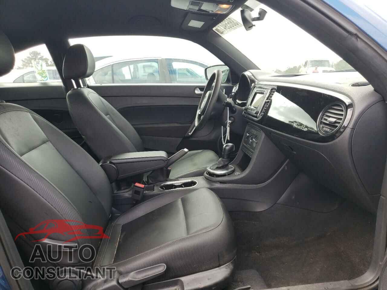 VOLKSWAGEN BEETLE 2017 - 3VWF17AT6HM626067