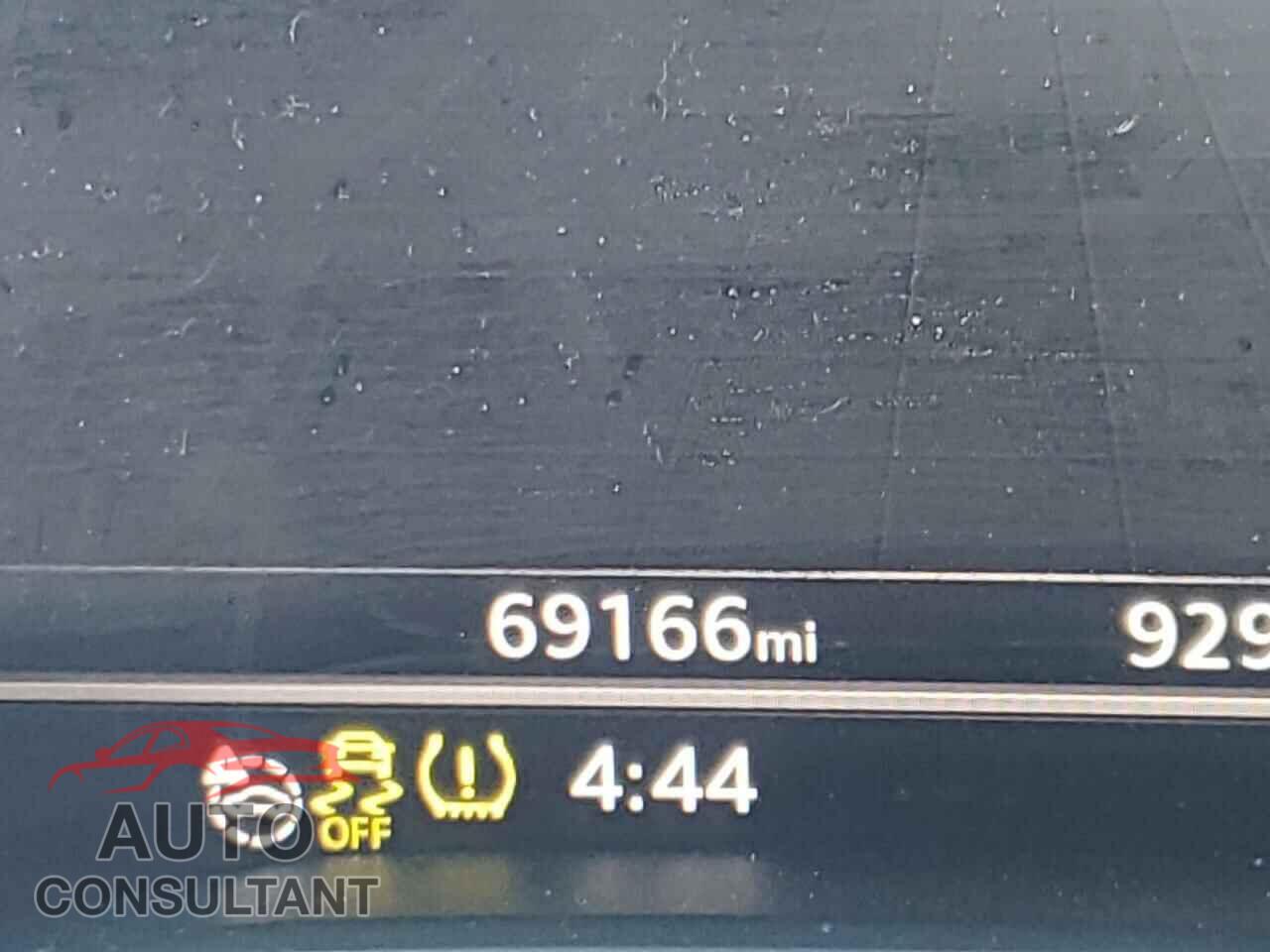 AUDI A4 2017 - WAULNAF49HN008155