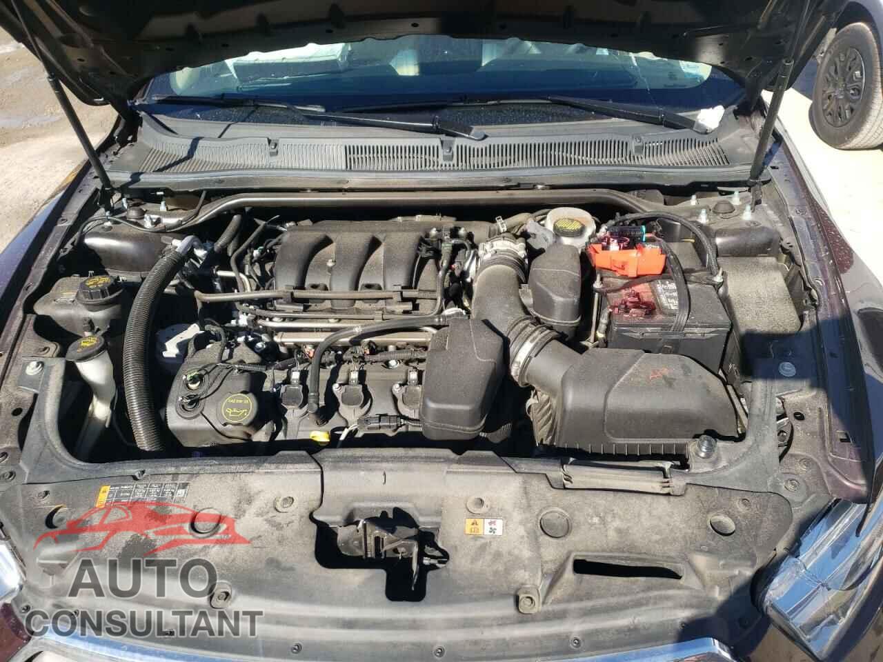 FORD TAURUS 2018 - 1FAHP2E83JG116154
